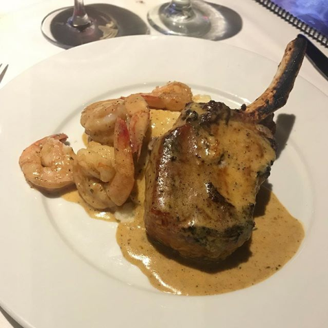 Name a more iconic surf and turf combo. We'll wait...
📷IG: <a href="/adamceats/">Adam Chauvin</a>