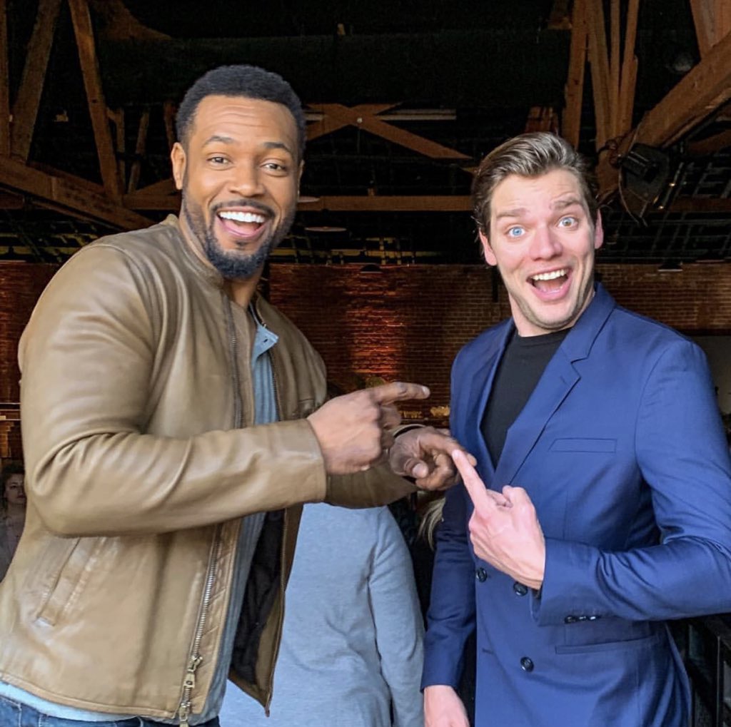 ShadowhuntersLA's tweet photo. #Shadowhunters | #FreeformSummit
@isaiahmustafa: "Inserta título de foto. Pero ambos dijimos: 'Eso es divertido, pero no me tiré un pedo, él se tiró un pedo'. @DomSherwood1 " https://t.co/FBZwJ3vWEW