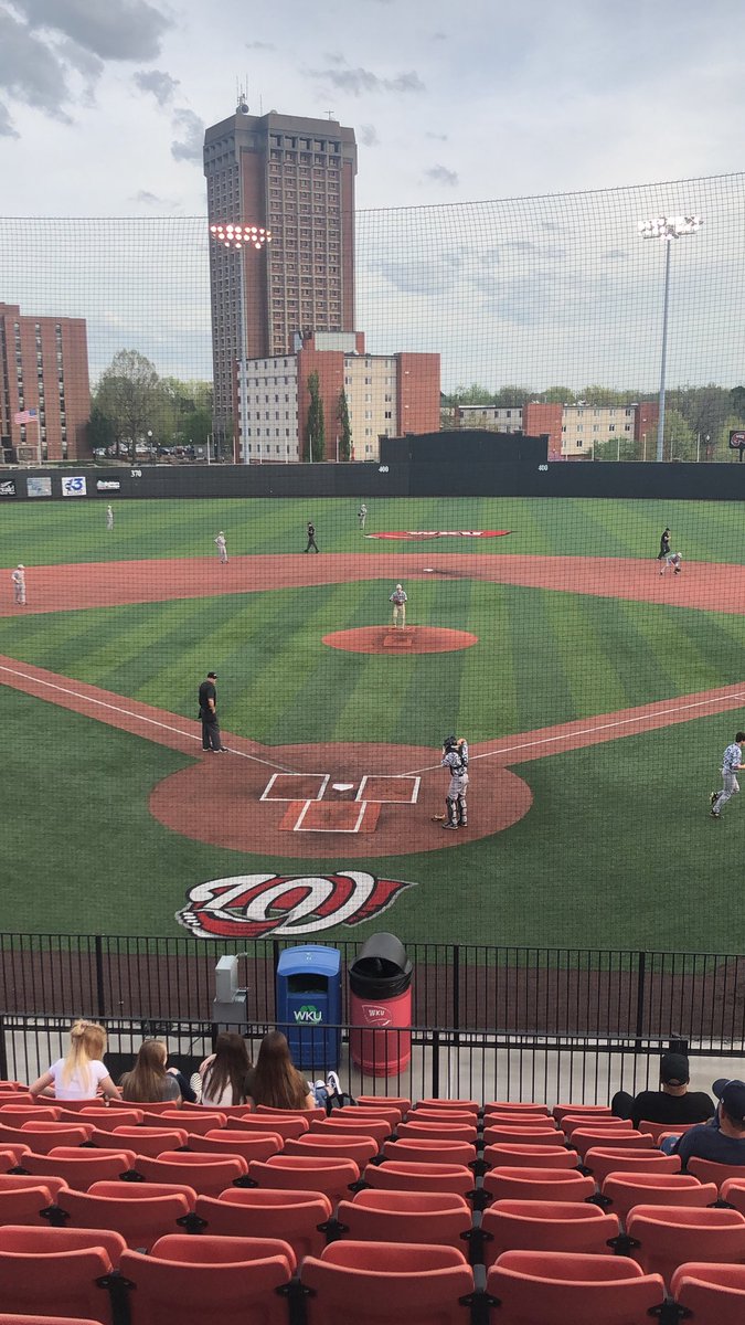 GaTVor's tweet photo. Live from WKU! Facing the Warren Central Dragon on Greenwood High School TV! #GoGators https://t.co/yWQavyatdd