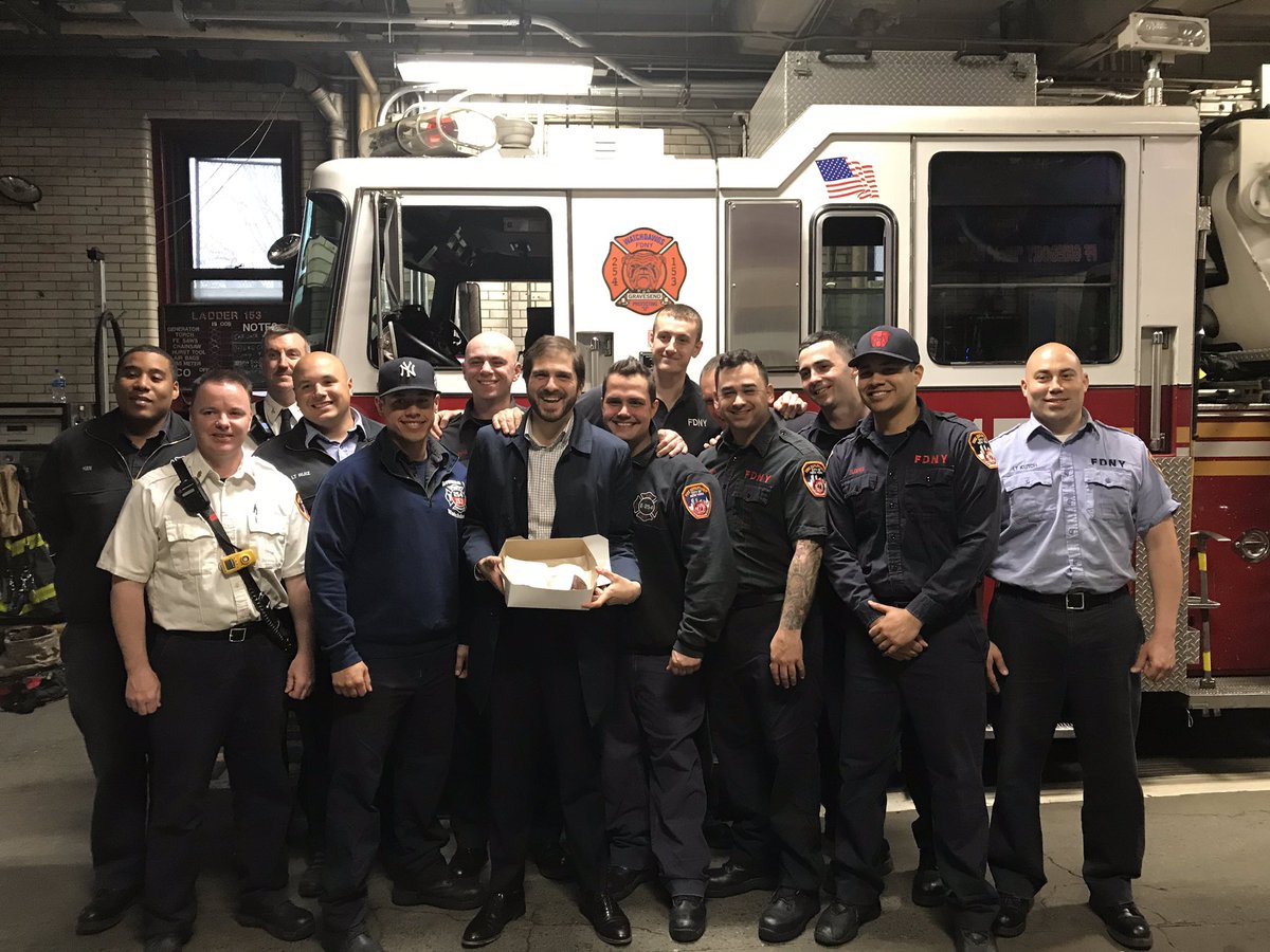 agounardes's tweet photo. I was honored to tour @FDNY Engine 254/Ladder 153 & thank NY’s Bravest for their service on Day 6 of my #7daysofservice. Because it’s not Brooklyn without black & whites, I brought a few from @LeskesBakery https://t.co/xpyt8HEBYm