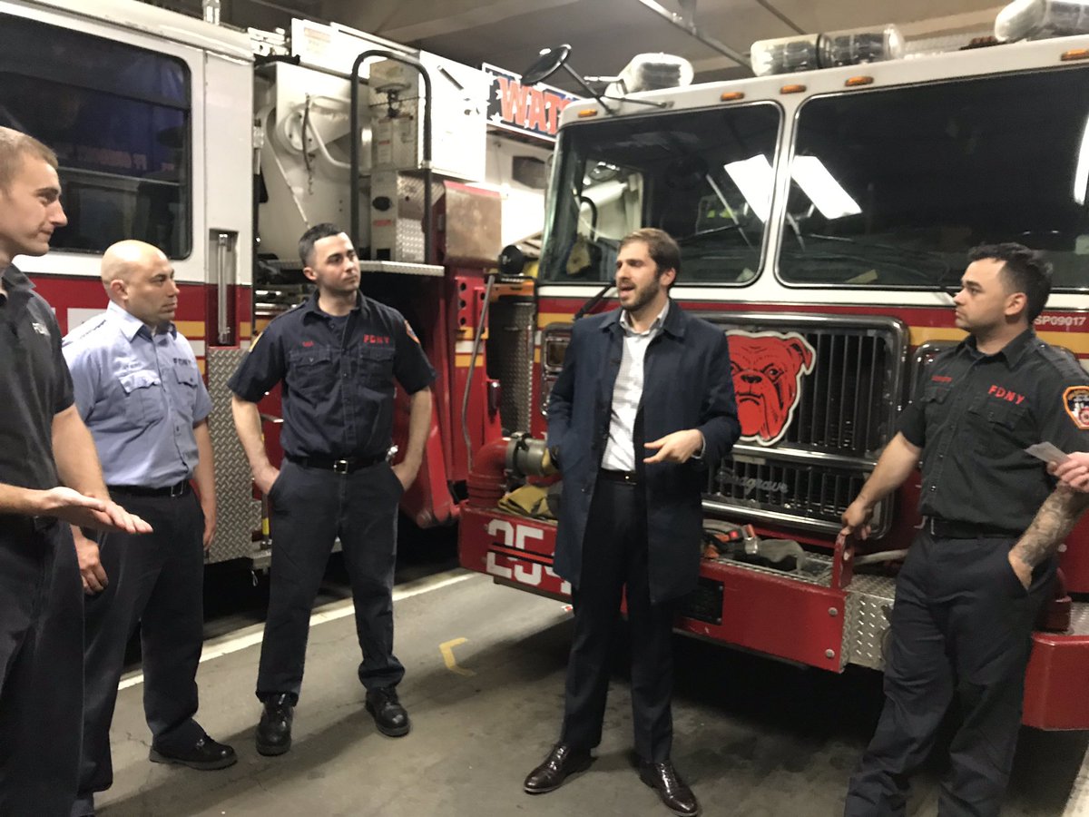 agounardes's tweet photo. I was honored to tour @FDNY Engine 254/Ladder 153 & thank NY’s Bravest for their service on Day 6 of my #7daysofservice. Because it’s not Brooklyn without black & whites, I brought a few from @LeskesBakery https://t.co/xpyt8HEBYm