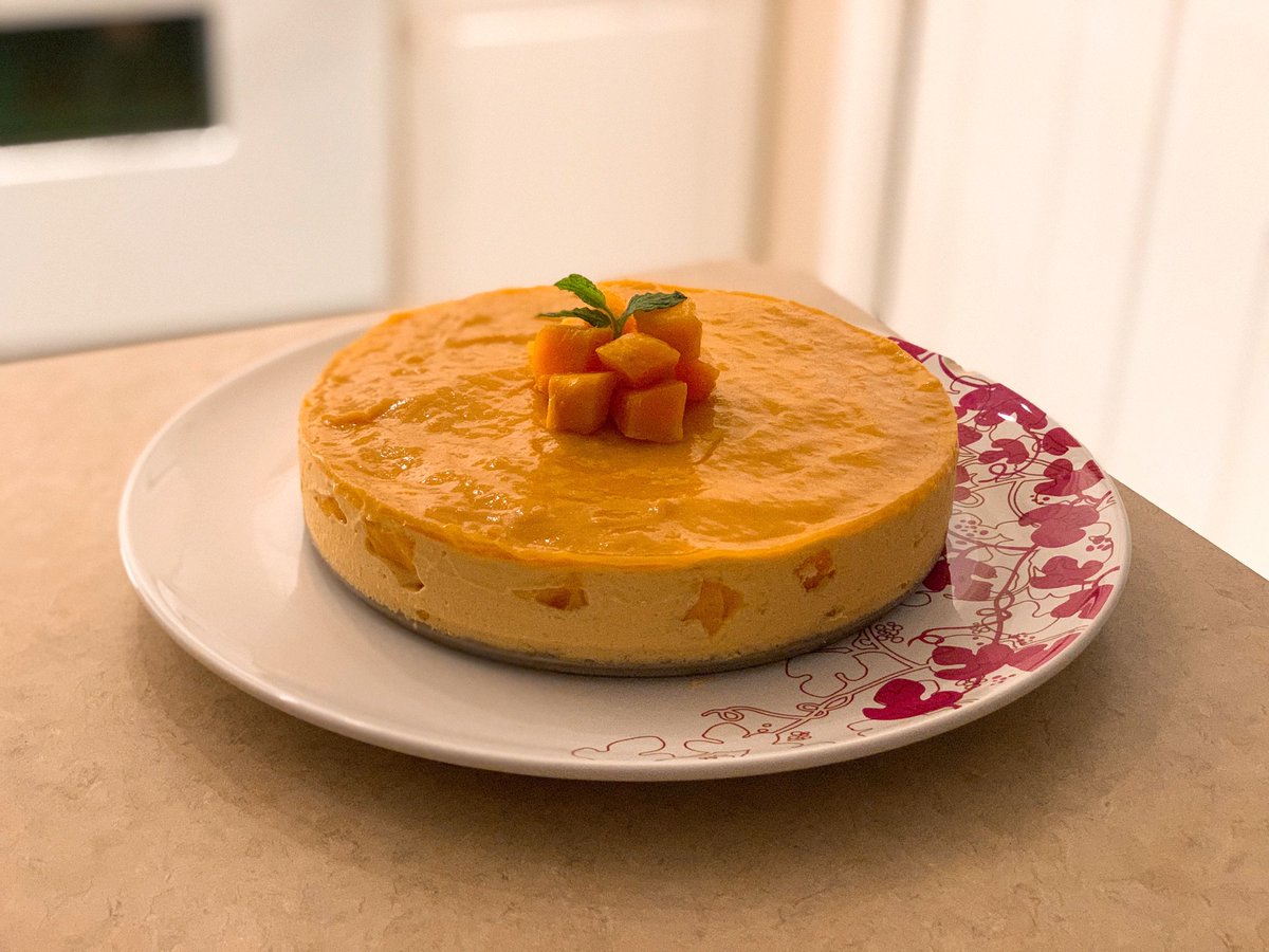 kiwigummy's tweet photo. 是日下午茶有阿媽整的mango mousse cake,用4.5個芒整成8吋蛋糕,好足料,第一次整已經非常唔錯啦~~ #在加港生活 #MadeEverythingFromScratch https://t.co/UILO2JjJbf