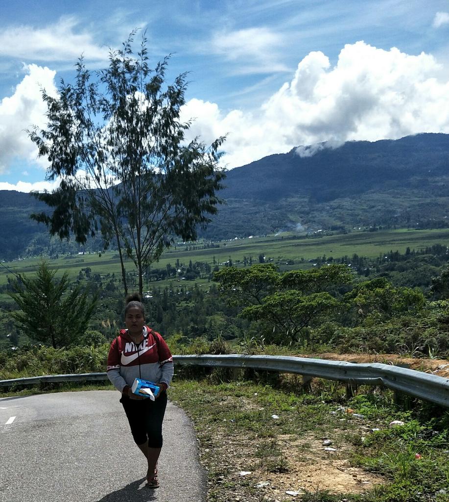 insos_norem's tweet photo. Pemandangan disuku pedalaman papua tengah yg sungguh luar biasa biarpun susah dijangkau.. Maju trus paniai https://t.co/fJExW0pZ5R