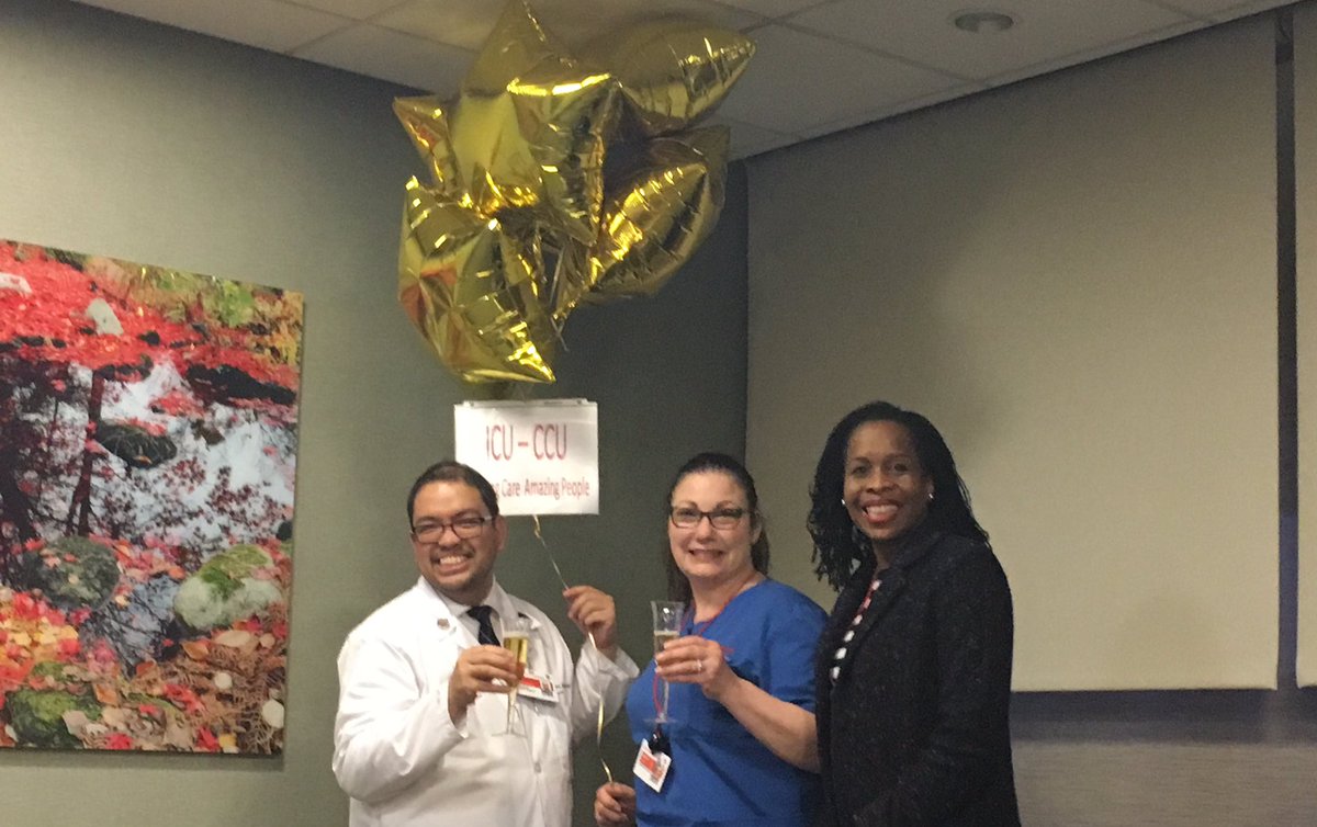 ICU_nyplawrence's tweet image. Congratulations 🎈🍾🎊🎉 #PatientExperience #PtEx ⭐️⭐️⭐️⭐️⭐️ #AmazingCare #AmazingPeople @HHolder_CNS @IanSaludares_RN @DaniLeStrangeRN @laurie1nurse
