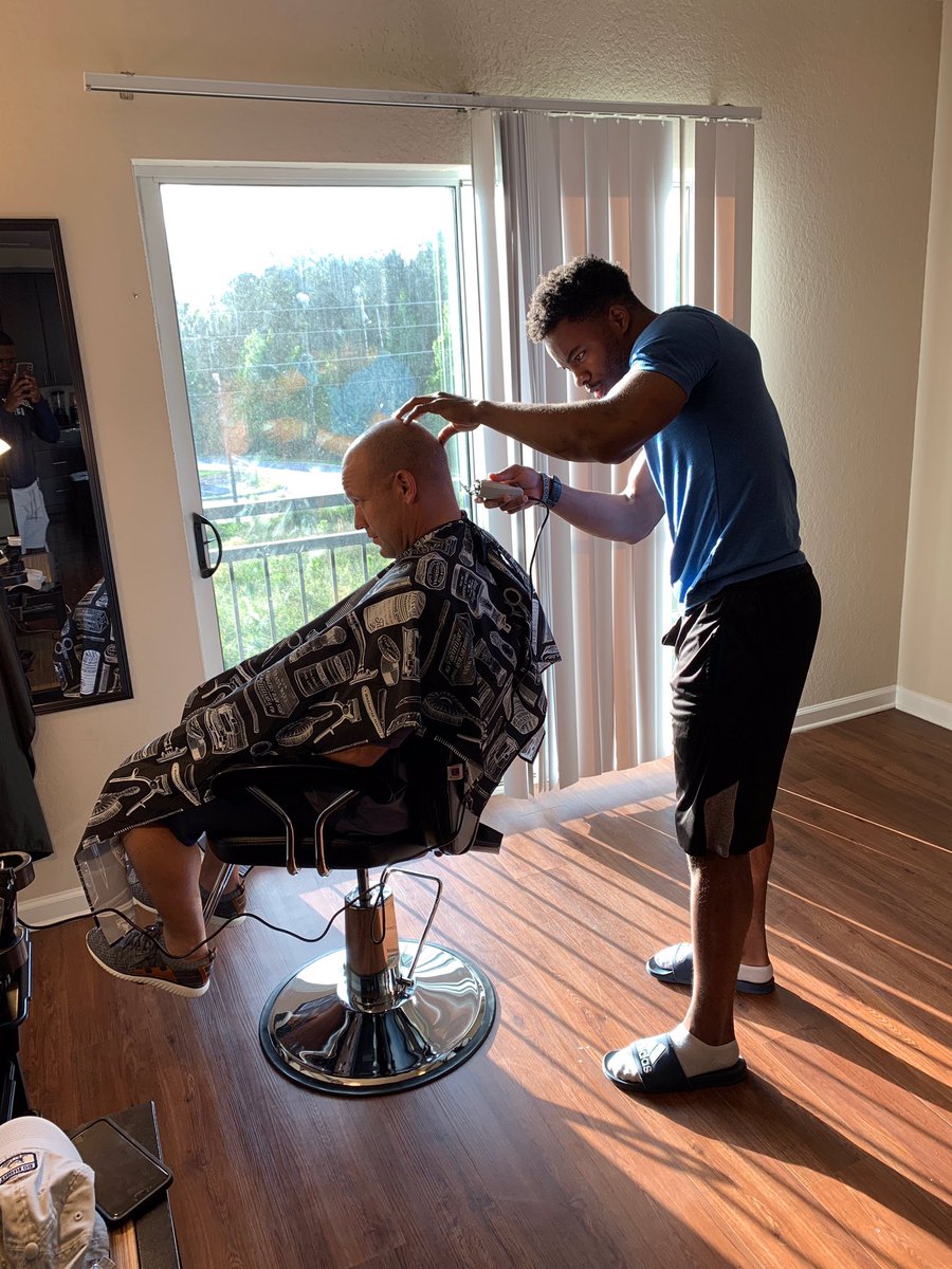 GATAProductions's tweet photo. When room check turns coaches into college students

🦅W.I.N.🦅
#GTG https://t.co/jMNZoCWv6H