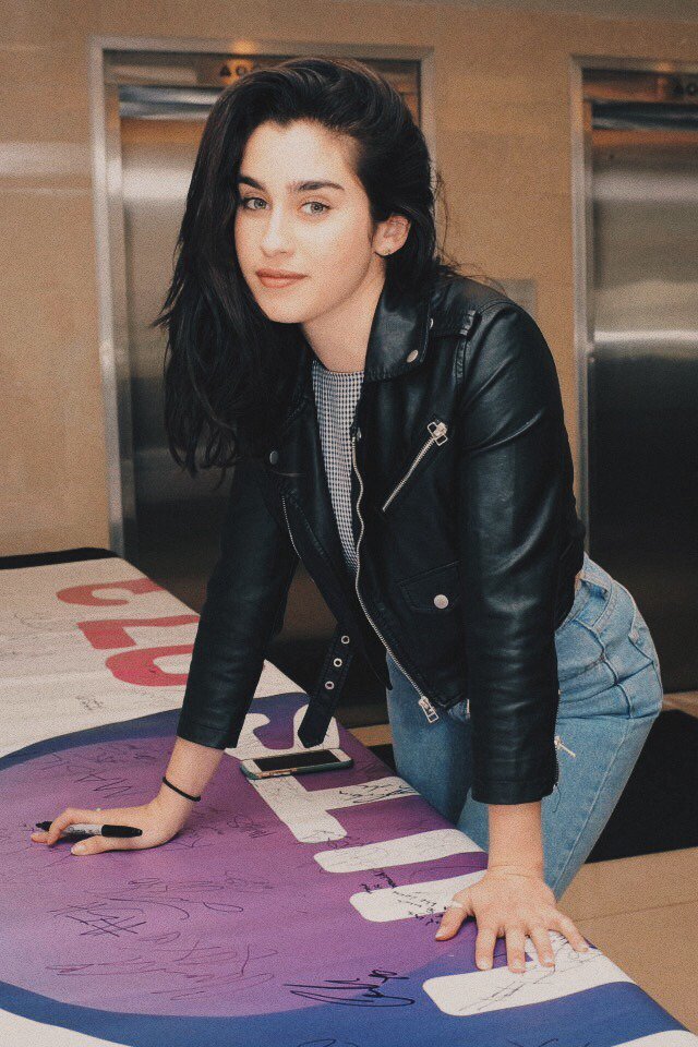 lauren jauregui jaqueta de couro