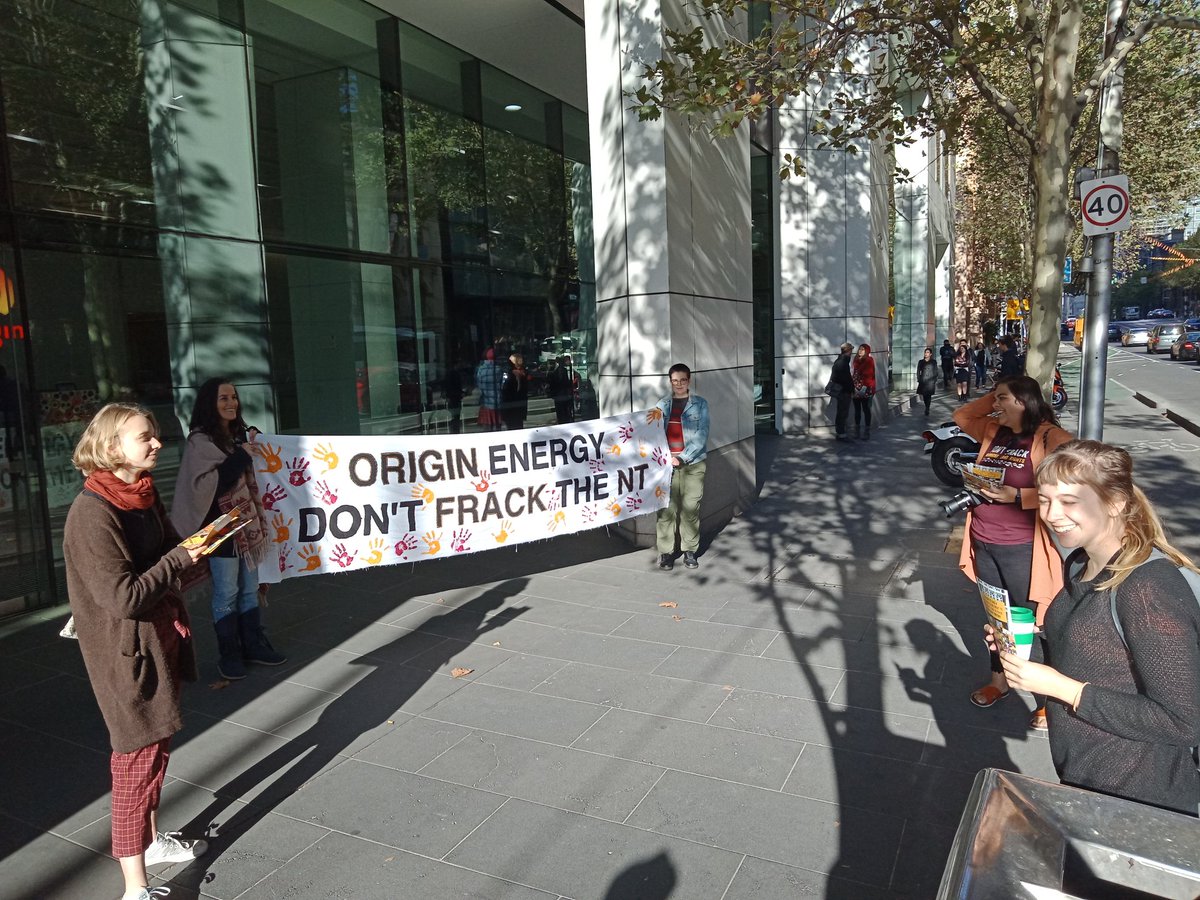 philbyevans's tweet photo. Join @SeedMob for #FrackOffFriday to #StopOrgin and their plan to frack the NT. Fracking is too dangerous for VIC (banned here) so why would you do it there? #DontFrackTheNT https://t.co/ENAuroni1R