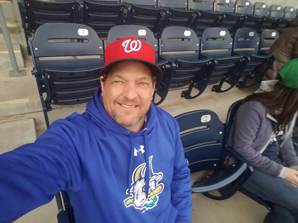 TheTDude's tweet photo. Fiancee had to work...BUT I AM HERE! #nogoatsnoglory https://t.co/gVCTKQx4pl