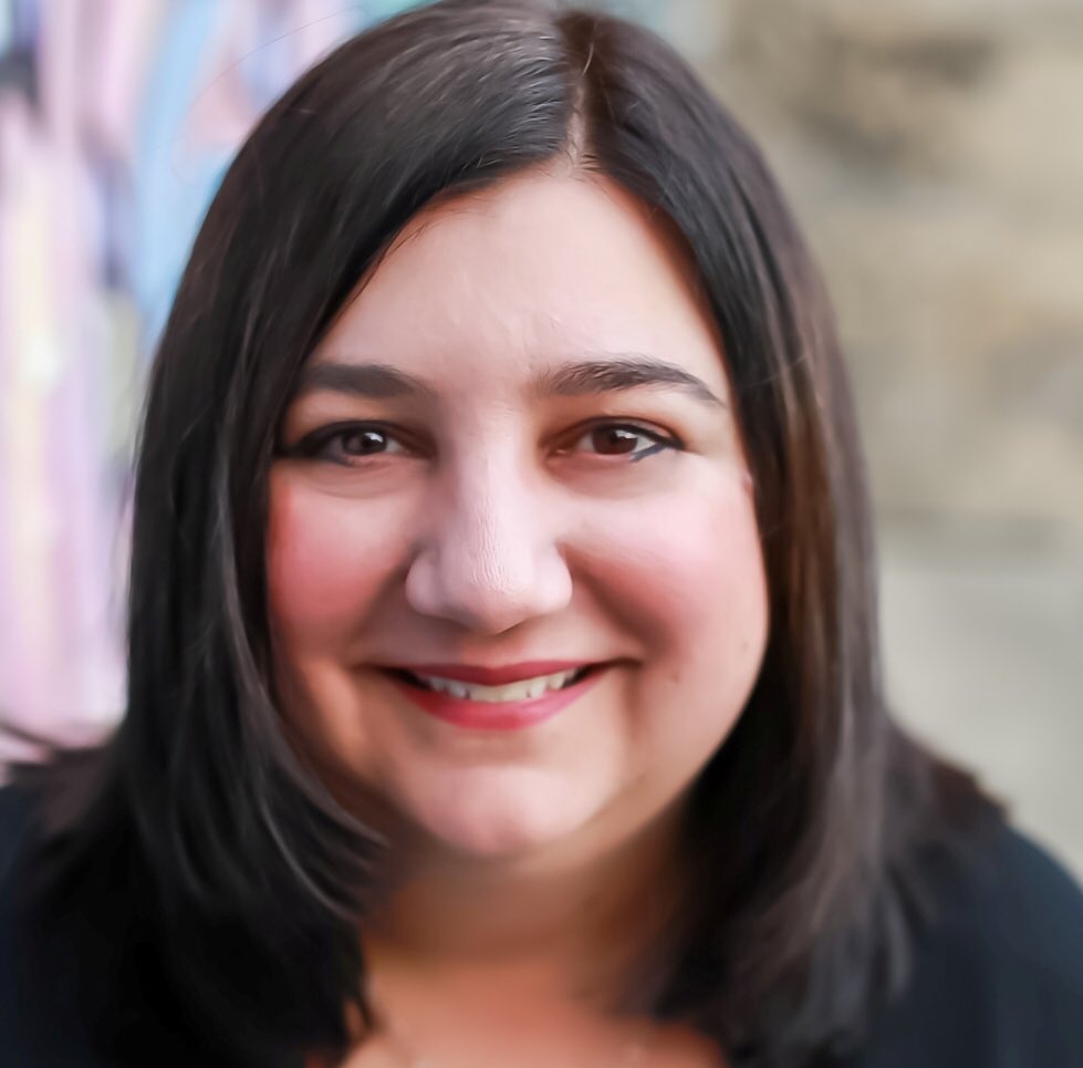 AustenParrish's tweet photo. Very nice news. Prof. @Leandra2848 has been selected to receive IU’s 2019 Tracy M. Sonneborn Award. A tremendous honor given to an “exemplary researcher who is also well known as an exemplary teacher.”  Congrats Leandra! https://t.co/RgNhha1Wxs https://t.co/Imz81Xhb6F