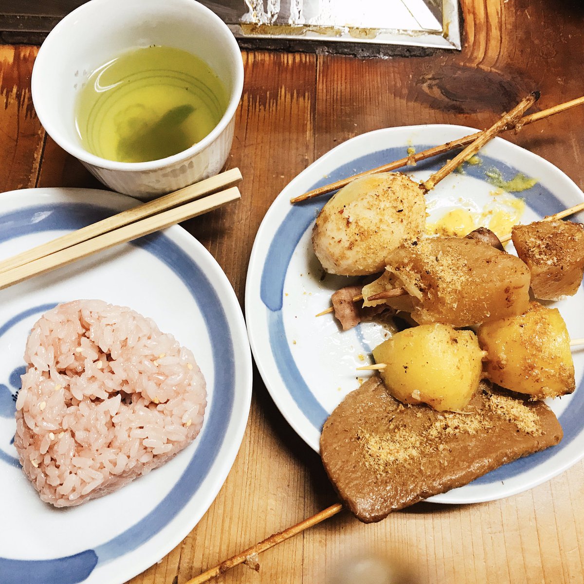 亜美 早起きして朝ごはん食べに外へ 行きの電車で読んでた いつかティファニーで朝食を の12巻にちょうど出てきたお店へ 久々の静岡おでん美味しすぎて10本食べちゃった いつかティファニーで朝食を おにぎりのまるしま