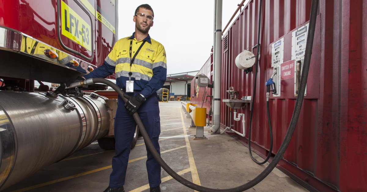 #FuelHack. Linfox and <a href="/YBFVentures/">YBF Ventures</a> are looking for enthusiastic innovators to help solve a fuel challenge. Read more: linfox.com/article/seekin…