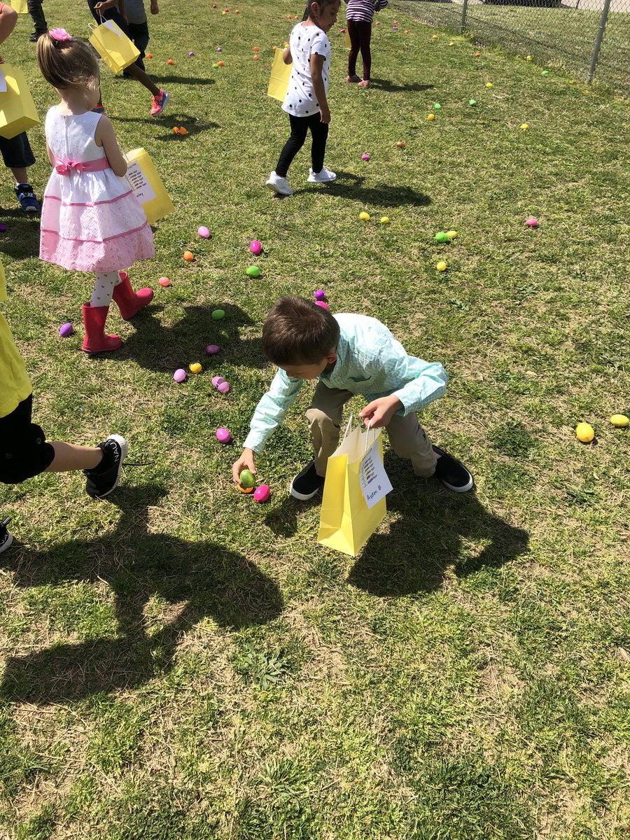 CHARcounselor's tweet photo. @rdaniel74 Easter Egg hunt in kindergarten!!! Using MATH to have fun!! @mpuckett0313 https://t.co/vnFoW2IfXG