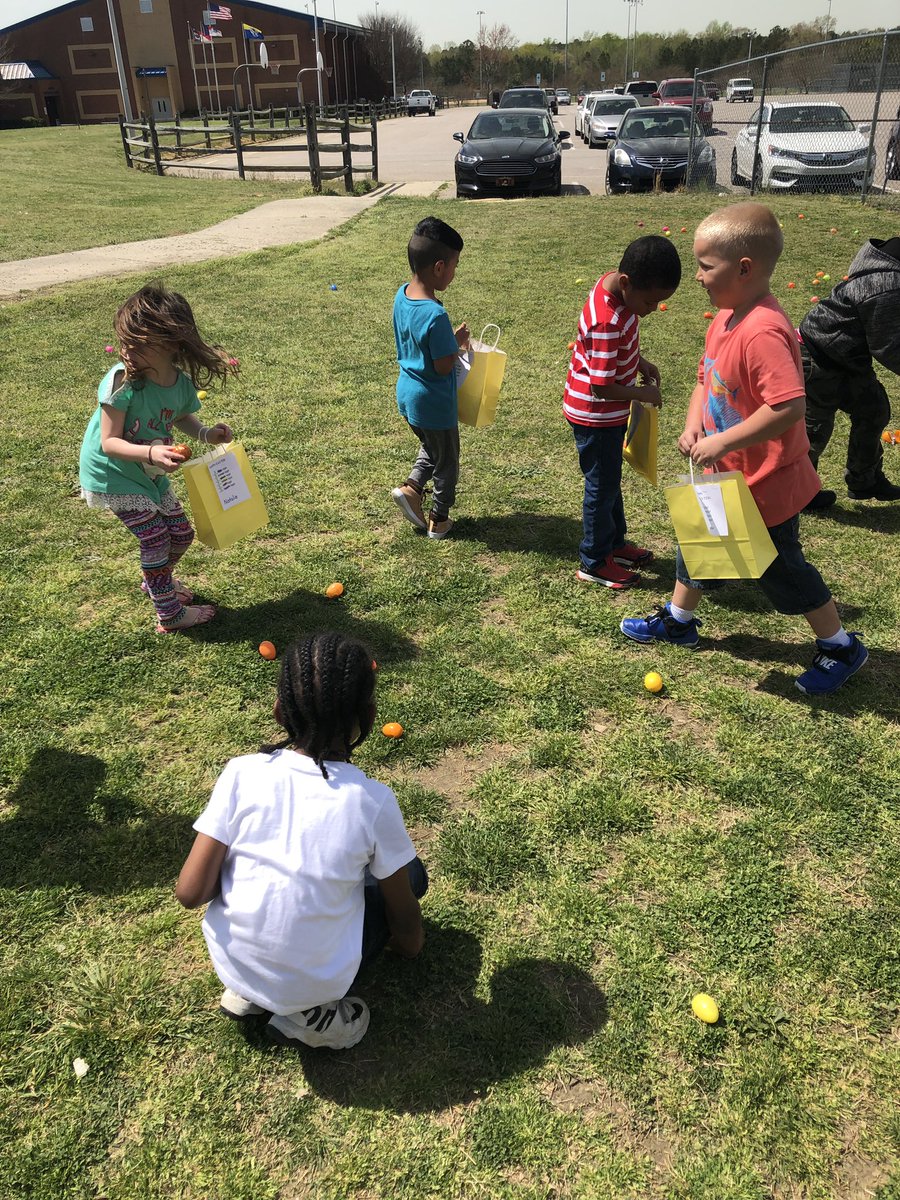 CHARcounselor's tweet photo. @rdaniel74 Easter Egg hunt in kindergarten!!! Using MATH to have fun!! @mpuckett0313 https://t.co/vnFoW2IfXG
