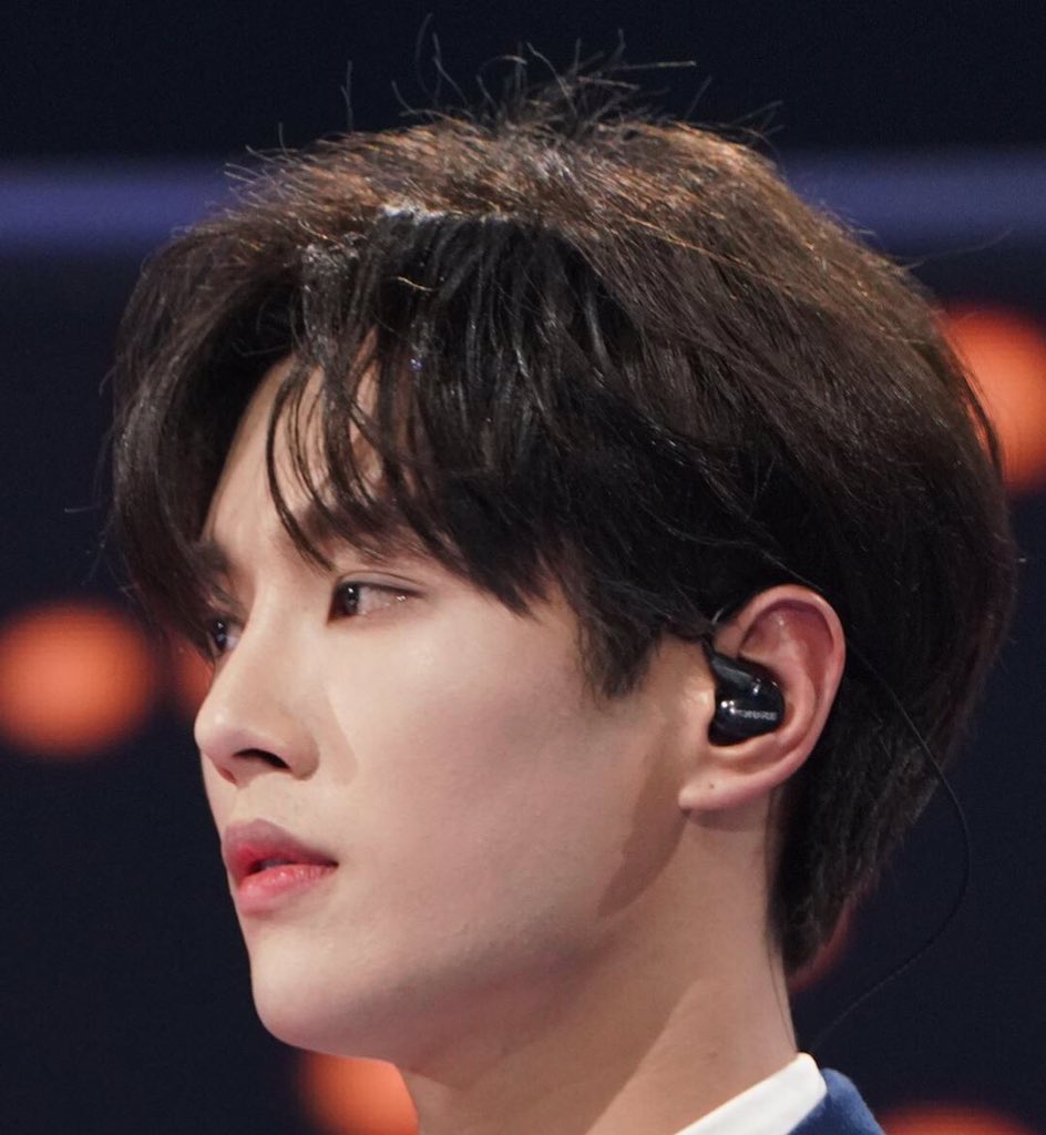 rustcracks's tweet photo. @UNINE_official Wenhan love you https://t.co/TgjfEQ6Tlo