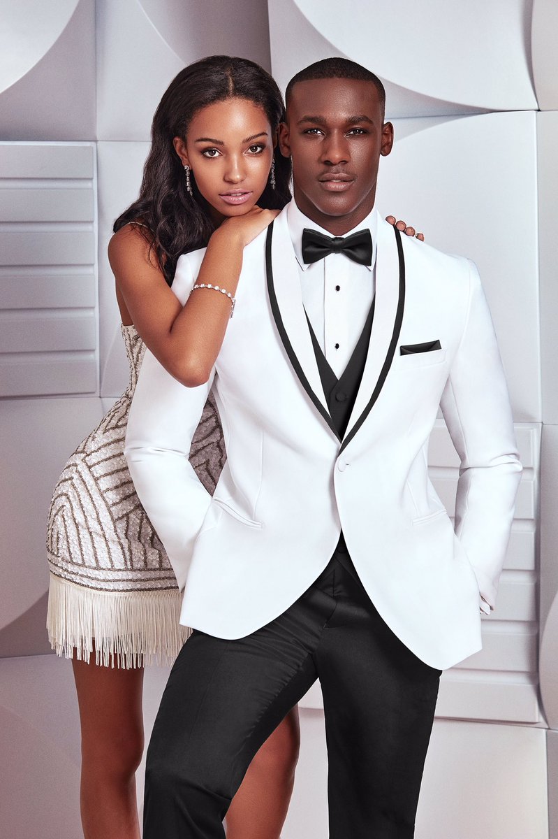 Prom season is here! All high school students have the opportunity to get his/her suit or tux for free😍 Check out our rep program in our bio!