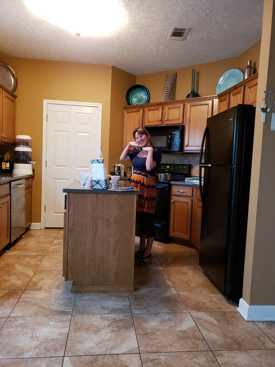 A very special thank you to <a href="/MsRossMath/">Meg Ross</a> for taking care my girls!!! May God continue to bless you abundantly!!! This is example of a schol that's a family 😊#LHSriseup #LHSfamily #LHSPr1de #LHSinthenews