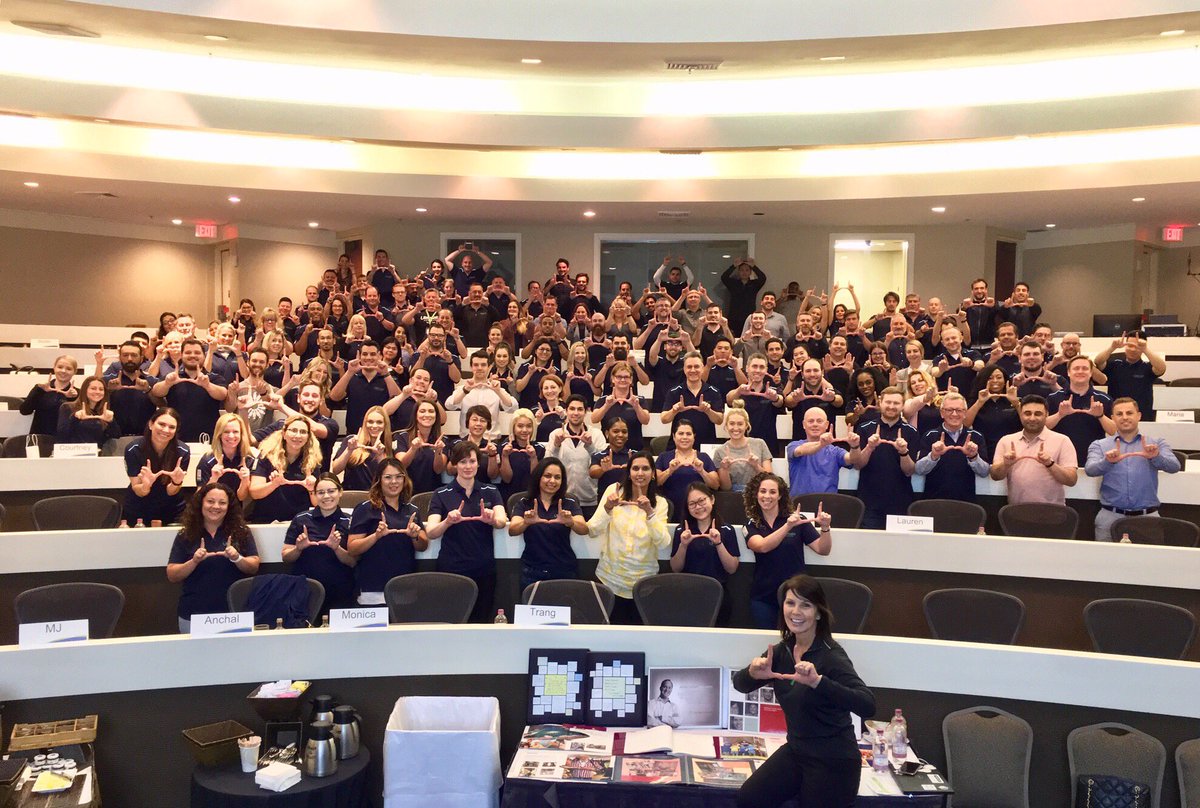 viv_maza's tweet photo. Best part of my job is welcoming new Peeps from all around the world to our UltiFamily. This week we “ultimized” 131 new members. Thank you for protecting the house! 💚#keepingusstrong #peoplefirst https://t.co/jN5sTHgc54