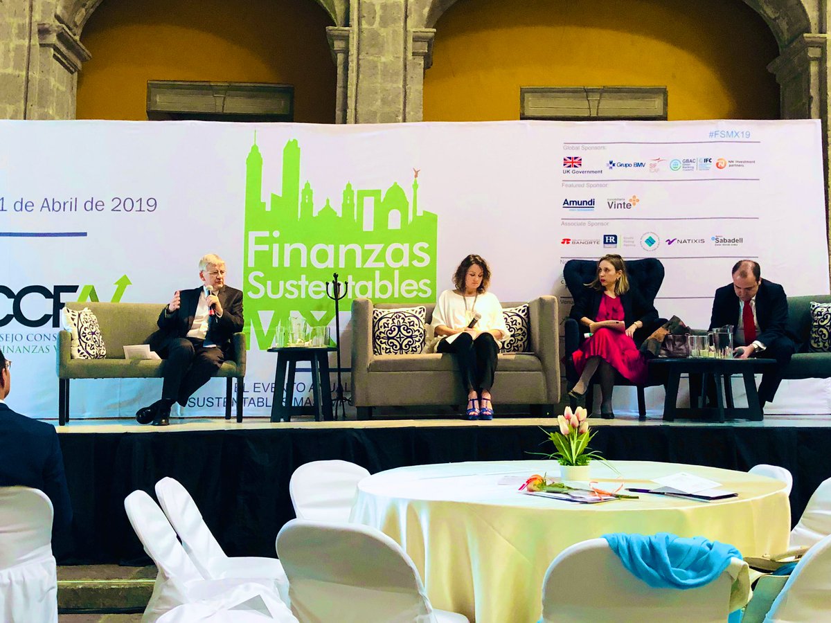 Ernst33's tweet photo. Panel mega esperanzador para el impulso del financiamiento climático en México con una brillante participación de Rafael del Villar @Banxico y colegas del @IFC_org @HSBC_MX @GFBanorte_mx y @BBVABancomer
Great panel for the promotion of climate finance in Mexico!
🍃💵🇲🇽 #FSMX19 https://t.co/jyIMfrjQ3B