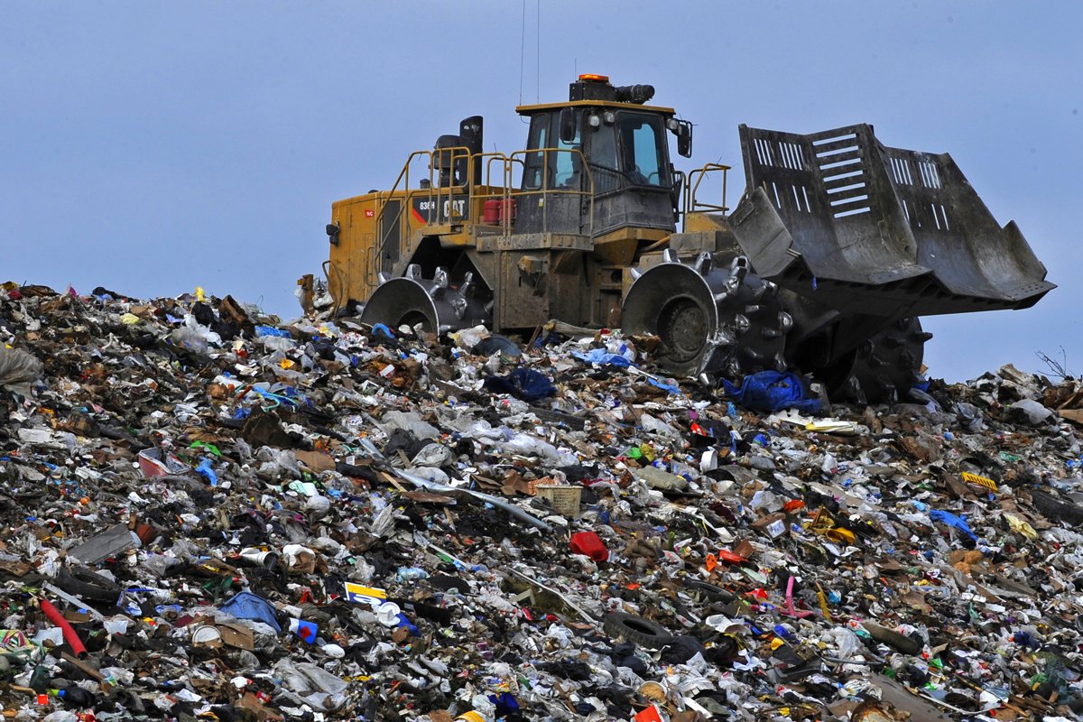 tarasanti's tweet photo. A4: The average American produces 2,072 lbs of trash per year. Yikes! #ProjectRecycle https://t.co/PgjdkSavDj
