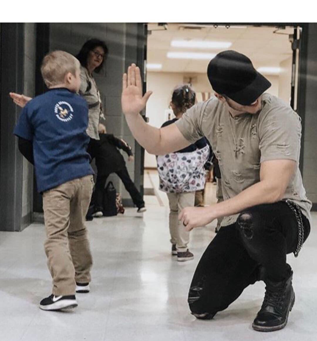 Before &amp; After looks of giving over 200 kids a high five. My hand was in a bind! Was all worth it to see their smile though! Remember to be an inspiration! #gythnation #thevoice #teamblake #crossbattles #louisiana #beainspiration #staymotivated