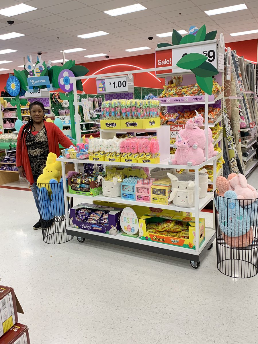 VM Gail hoppin 🐰 to full gifting moments at T2010. #D107ROAR