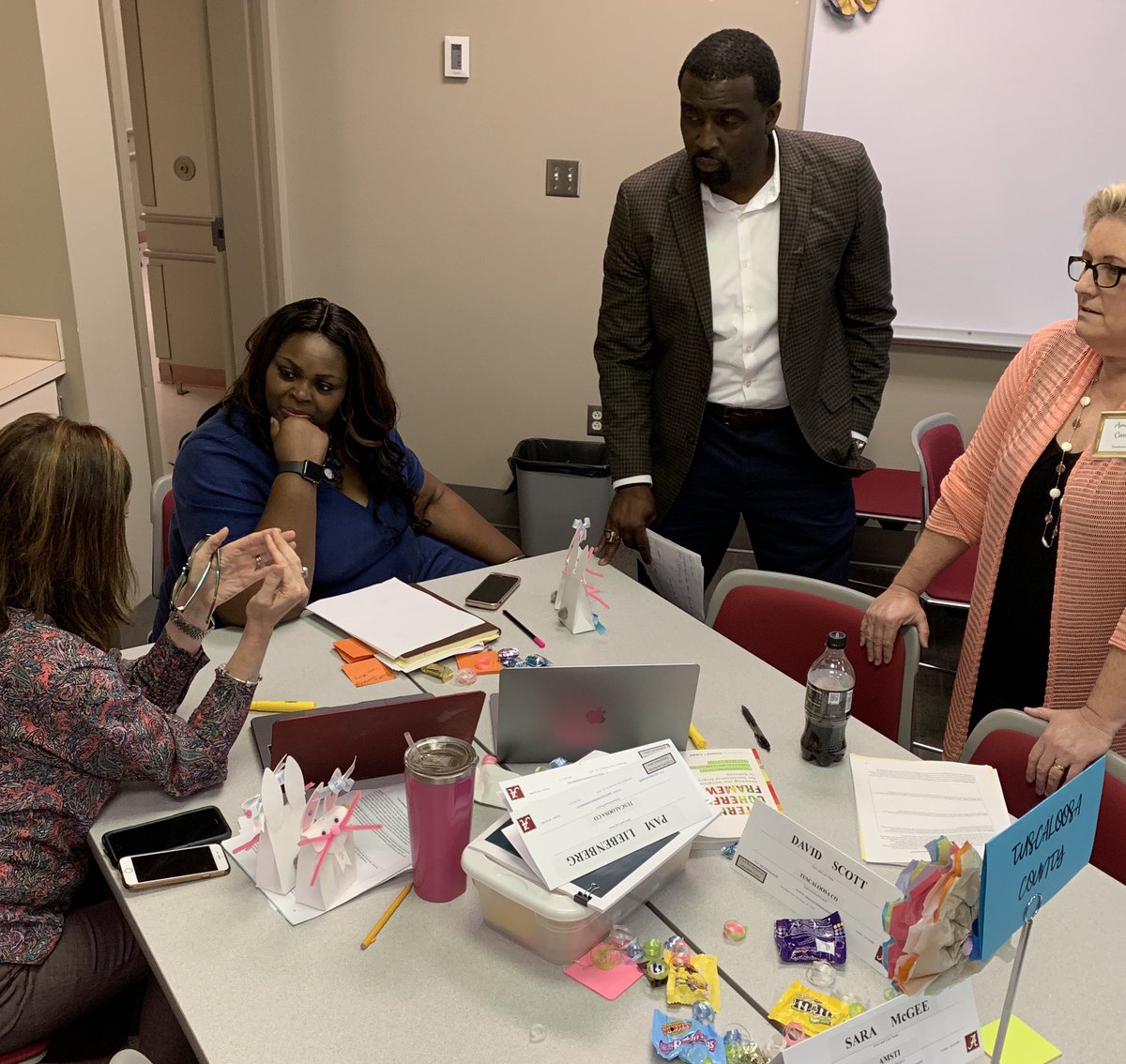 UofARIC's tweet photo. Final day, best day! Kudos to our KLN West district teams as they presented during this afternoon’s “Learning Fair!” https://t.co/SwwII1JgS4