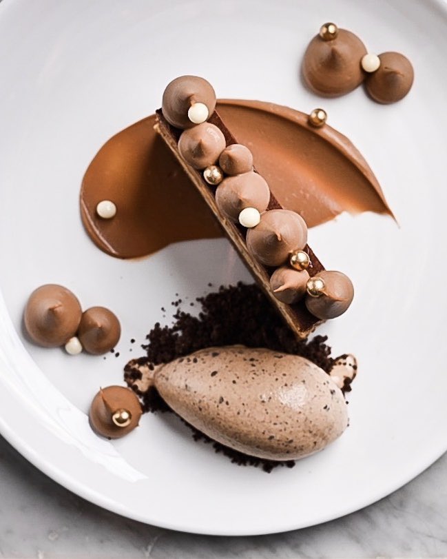 Did someone say dessert?  Indulge in our valrhona mud pie with chocolate ganache and espresso mousse at <a href="/BourbonSteakPub/">Bourbon Steak & Pub</a> tonight. 🥄