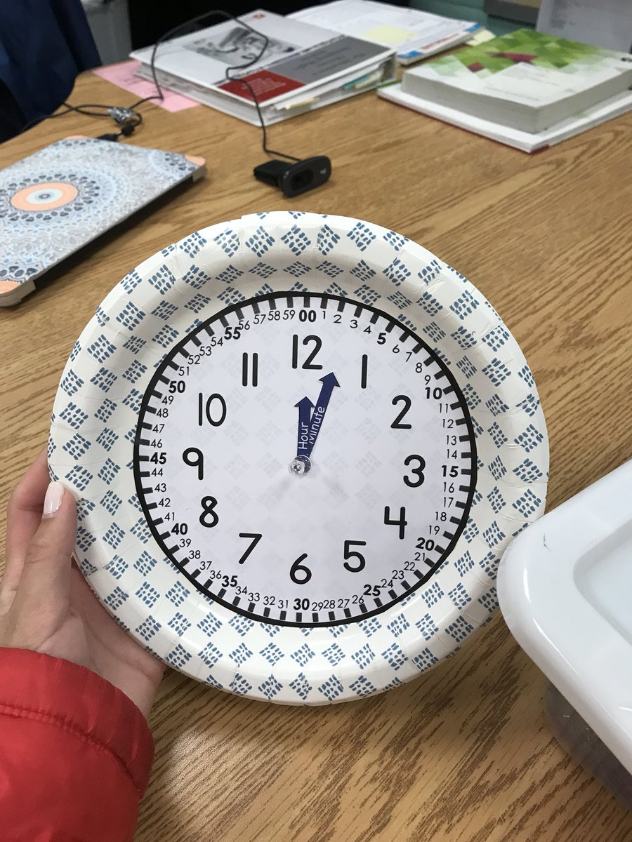 maryf_ware's tweet photo. This week in third grade, we reviewed how to tell time on an analog clock by using fully labeled “plate clocks” to help us remember the value of each individual tick mark!! #TIS #scaffolding #realia https://t.co/9wh0oyXdy9