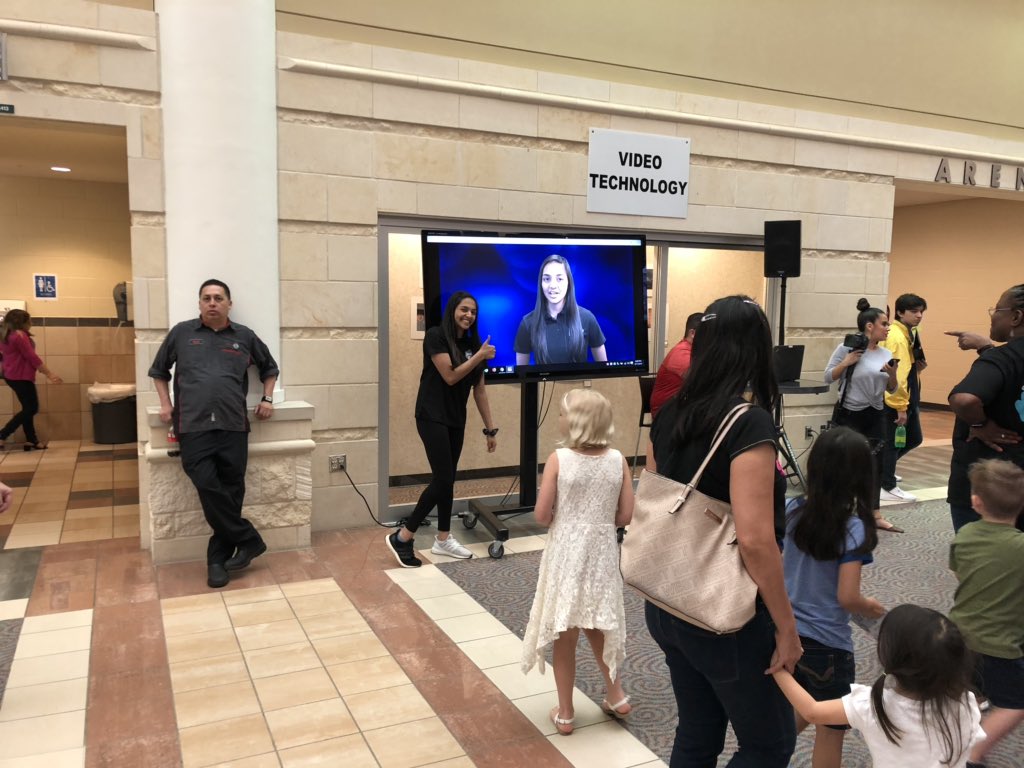 CougarProd1's tweet image. It’s a Maya spotting!!!! @cycreekhs #CFISDTechFest #aahhcc