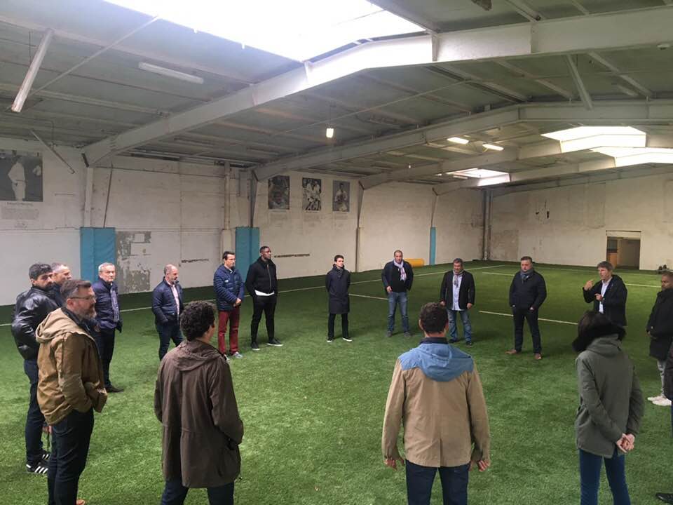 BenoitGallet5's tweet photo. Session de l'Executive Master Trajectoire Manager Sport @INSEP_PARIS au @racing92. Un club majeur du rugby professionnel qui entretient son histoire par un modèle innovant entre sport et spectacle @UArena. Merci @YannickNyanga pour l'organisation et ton hospitalité. #racingmen https://t.co/44VSOV4doO