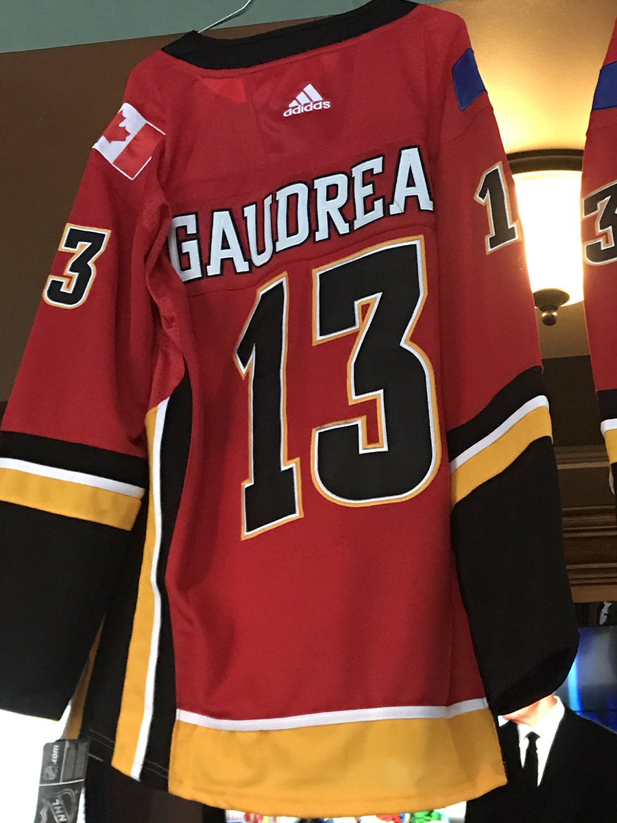 It’s GAME day! Enjoy #molson on special and enter to win one of our many playoff giveaways! #GoFlames #BringTheRed #BecauseItsTheCup #StanleyCupPlayoffs2019 #yycpubs #yyc #yyceats #HerefortheCraic