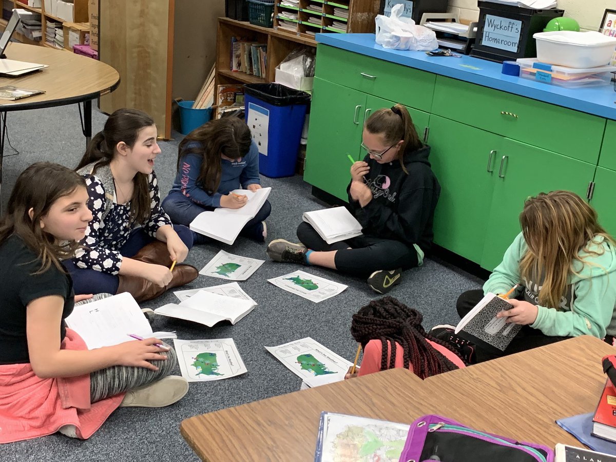 APKennedyUPHS's tweet photo. Had a blast today using the green screen to predict the weather using air pressure and weather fronts! Thanks @kmabe07 and @clint_rogers21 for all your help! @CamScots @MooreSchools #5thGradeRocks https://t.co/dSDyfBHy2s