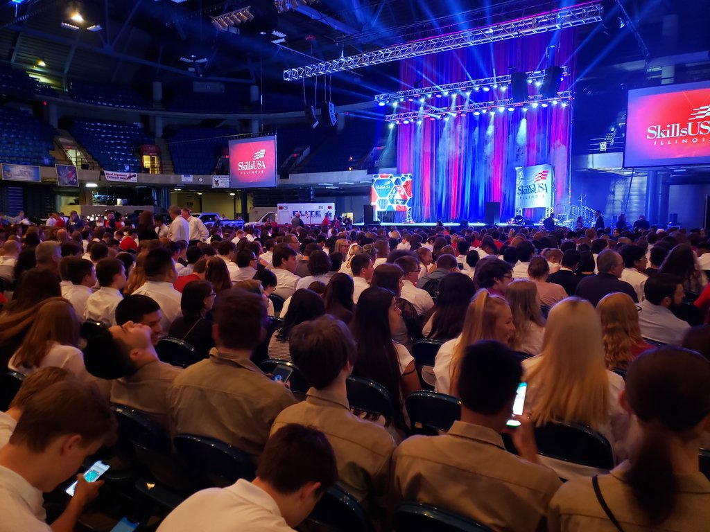 SchertzSteve's tweet photo. #sehs #lesson37 #SkillsUSA students from the SEHS Automotive technology department getting ready for opening ceremonies at Skills USA State conference. They will compete among the top 50 in the state tomorrow. Wish them luck @sdu46 @TonySandersU46 https://t.co/Hy9zgp4hc5