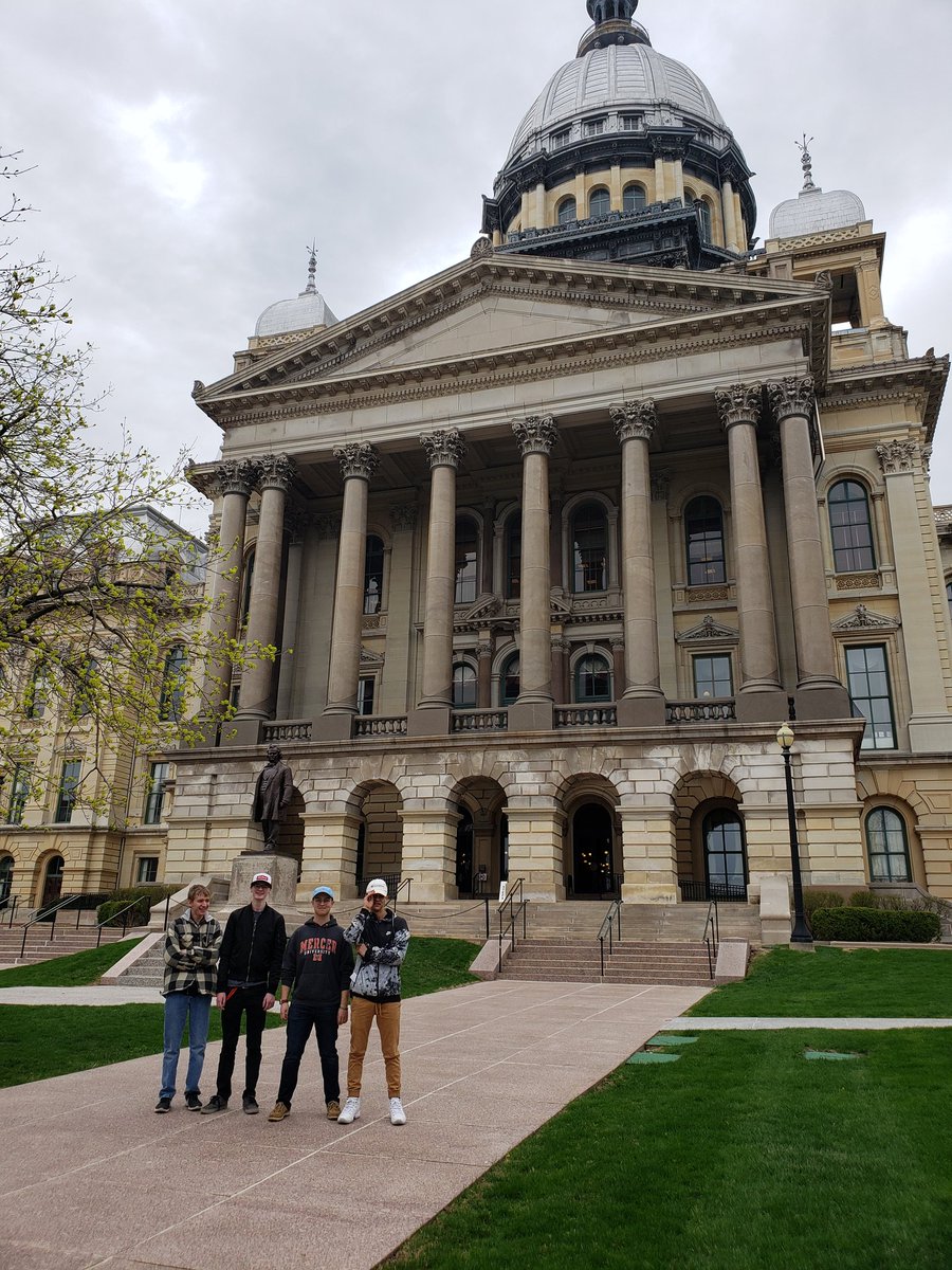 SchertzSteve's tweet photo. #sehs #lesson37 #SkillsUSA students from the SEHS Automotive technology department getting ready for opening ceremonies at Skills USA State conference. They will compete among the top 50 in the state tomorrow. Wish them luck @sdu46 @TonySandersU46 https://t.co/Hy9zgp4hc5