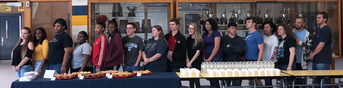 hollingscfhs's tweet photo. Muffins for the Military at CFHS. Thank you to the Intro Culinary students for preparing the muffins! https://t.co/ojuGg4OqlF