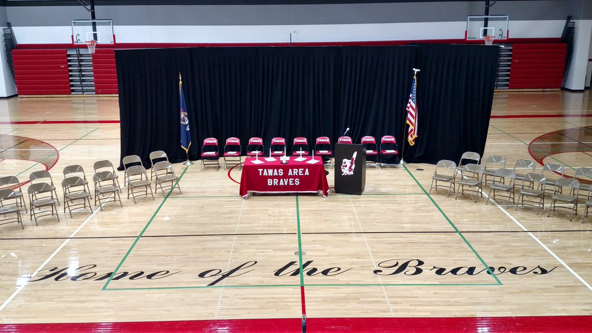 klingererin's tweet photo. All set and ready to induct our new members! We are Tawas and we are great! @cbeprincipal https://t.co/Qy177dio4L