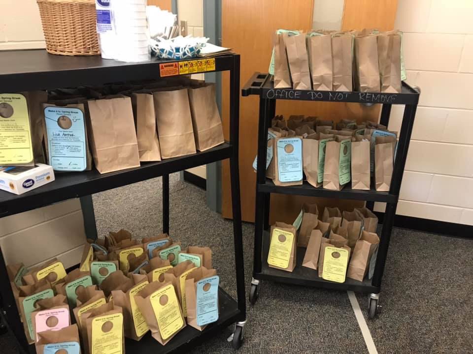 MaMSPrincipal24's tweet photo. Nothing like room service to help you make it to spring break! https://t.co/i95PaBCAy0