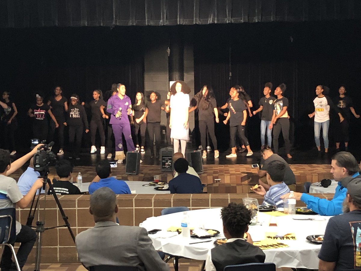 TwinCreeksMS1's tweet image. Yes, WE WIN AS A TEAM in @SpringISD Thank you Dr. Banks for coming out to speak at our Dinner with a Gentleman @SpringLeadAcad @PamelaFarinas15 @Shuester #malerolemodels #believeinSpring #studentperformances