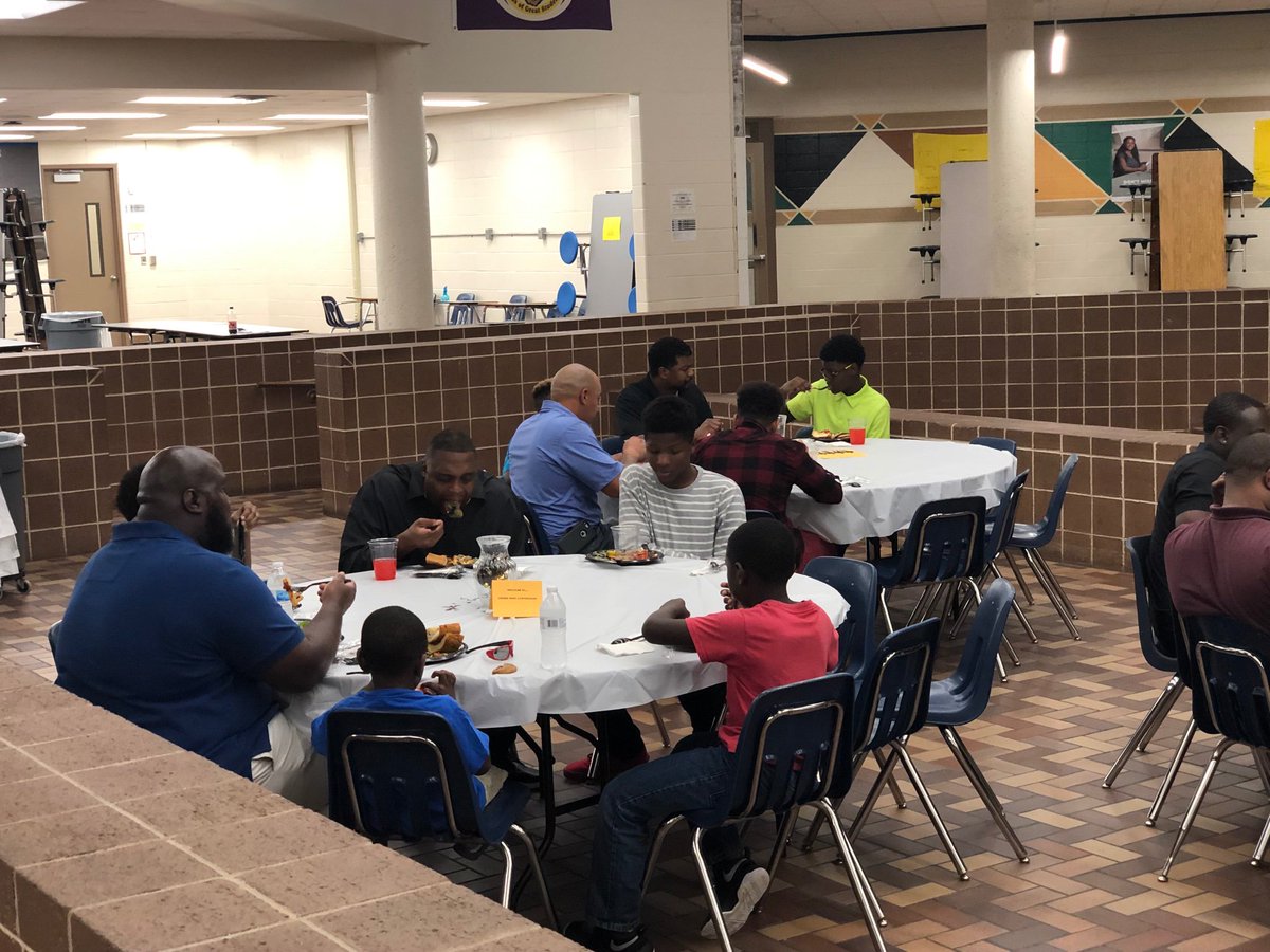 TwinCreeksMS1's tweet image. Yes, WE WIN AS A TEAM in @SpringISD Thank you Dr. Banks for coming out to speak at our Dinner with a Gentleman @SpringLeadAcad @PamelaFarinas15 @Shuester #malerolemodels #believeinSpring #studentperformances