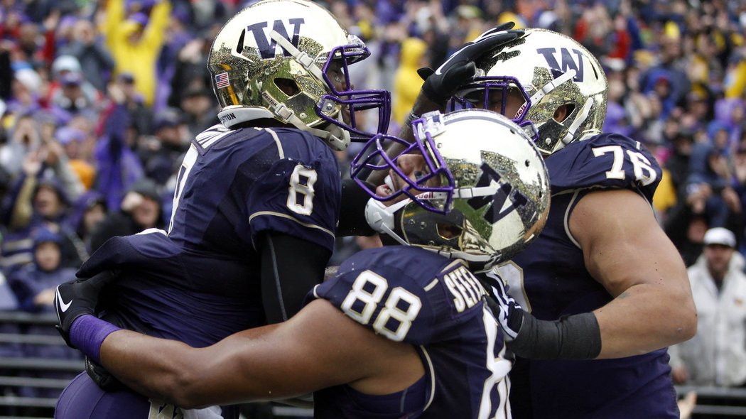 xaviercarlton44's tweet photo. Beyond Blessed and so very grateful to have received an offer to the University of Washington. Thank you for this great opportunity!!!   @CoachPeteUW @MalloeMalloe @UW_Football @RuthJRobbins @BrandonHuffman @MCHSFootball @jburns1980 #PurpleReign #MCSTRONG #4MAC https://t.co/dO5HvNofEm