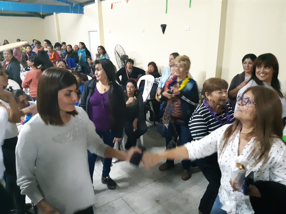 GiselaLZamora's tweet photo. Visitamos a las chicas de "Unidas Por Benavídez" en la sociedad de fomento "21 de Septiembre", donde compartimos un lindo momento a puro baile y diversión. 💃🎊 https://t.co/OuY2kMoJPF