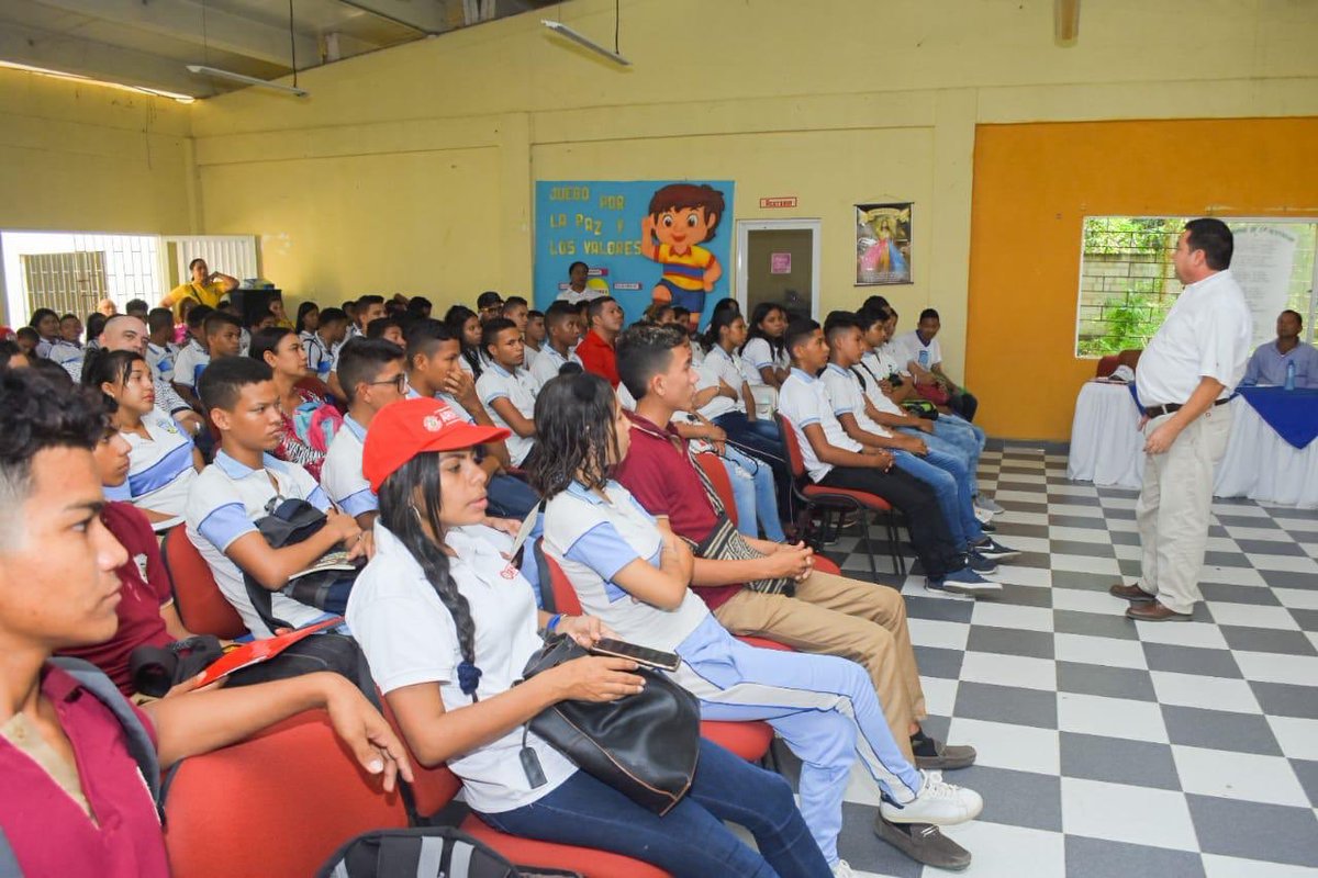 DrummondLtdCo's tweet photo. Reafirmamos ntro compromiso con ntras áreas de influencia. Gracias a la participación de I.E. de C/naga q siguen dispuestas a formar parte de El Golombiao el juego de La Paz:La María, El Carmen, Enoc Mendoza, Alianza para El Prog.,Alfredo Correa de Andreis y Carlos García Mayorca https://t.co/L2tENvzIKD