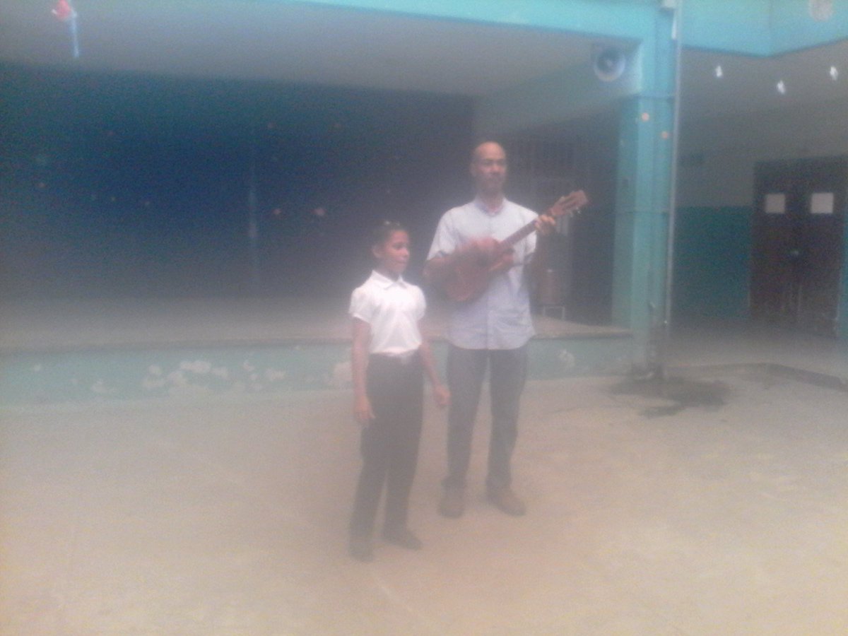 mauvdran's tweet photo. Actividad cultural: Motivo a la canción cesarea,tin Marin y voz escolar dirigido por docente Leonardo Arreaza, acompañado por estudiantes de Educ. Primaría @MPPEDUCACION @Fundabit @fbitanzoategui @vane_prieto @psuvaristobulo @SalaAnzoategui https://t.co/CbA1ugQQn2