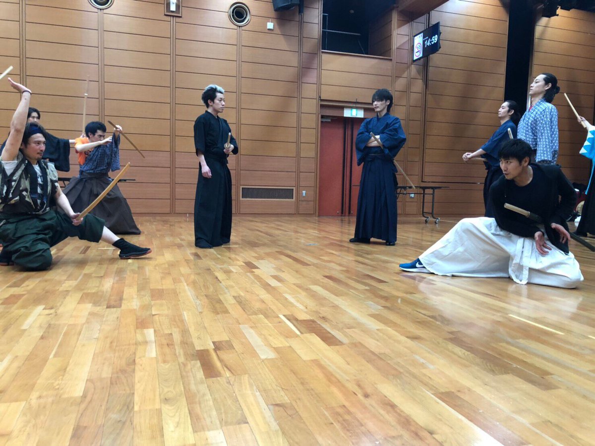 KenbuProject's tweet photo. 本日は振り固めでした。
歌い舞う志士たち。
剣舞プロジェクトならではですね！

#きょうみゅー
#狂宴哀歌
#剣舞プロジェクト https://t.co/7049dadTUd