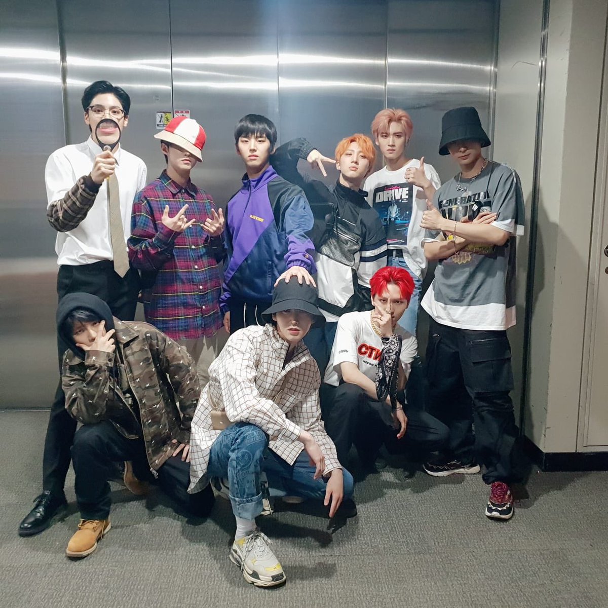 kim_bobby1's tweet photo. good morning friday
I hope this day is as bright as their smile, hopefully they will always be happy at every step ❤️🌹
#PENTAGON
#SHA_LA_LA
#cubeptg
#universe
@CUBE_PTG
@cubeunited https://t.co/vBDZZb88zD