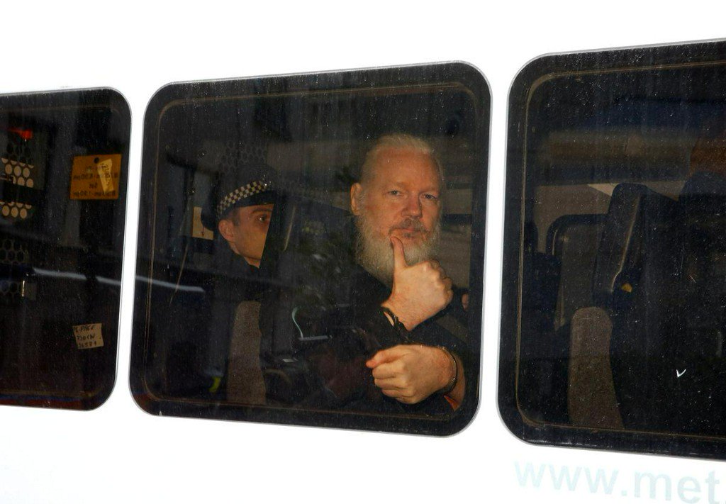 Backstory: A tip-off, a red light: how Reuters captured Assange's thumbs-up reut.rs/2It1oJx