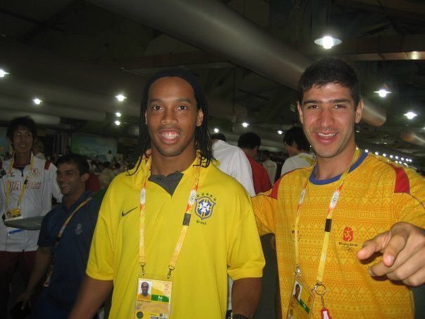 #TBT en el restaurante de los Juegos Olímpicos Beijing 2008 con esta leyenda <a href="/ronaldinho/">Ronaldo</a> ⚽️🏆 bit.ly/2VHyLMk