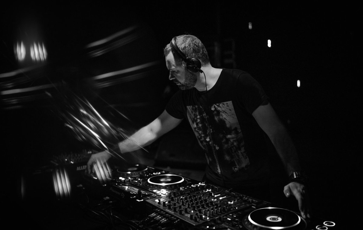 alien35e tweet media