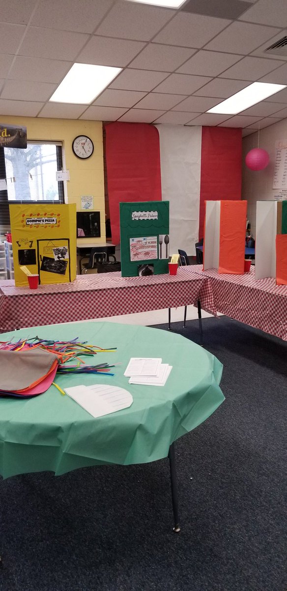 DugganDiscover's tweet photo. I love my school because we always have the opportunity to try new things! Even spinach 😉 @RoyalElementary #LoveMySchoolDay https://t.co/1Ulhq8jIBI