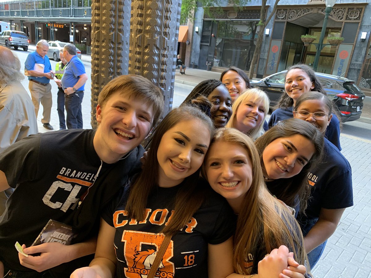 BrandeisChoir's tweet photo. Brandeis Choir is so excited to sing on stage with FOREIGNER tonight!!! #thisisnorthside #foreigner #supportmusicinschool @NISDBrandeis @NISD @geriberger08 @NISD_FineArts https://t.co/QvEjGhAJjk